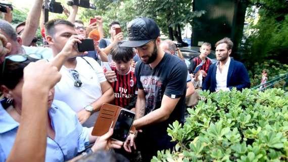 Gazzetta - Milan, grande entusiasmo per Higuain: tifosi pazzi per il Pipita, che prende la maglia numero 9
