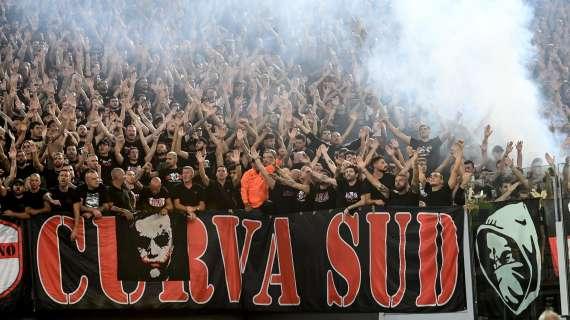 Milan, nerazzurro sulla maglia pre-gara. La Curva Sud non ci sta e prende posizione