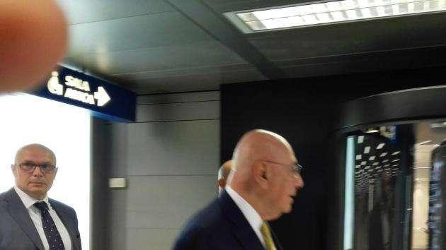 Madrid, è atterrato l'aereo di Adriano Galliani