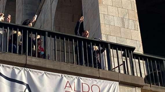 VIDEO MN - Piazza Duomo, alla festa del Milan ci sarà anche Silvio Berlusconi: il saluto ai tifosi milanisti