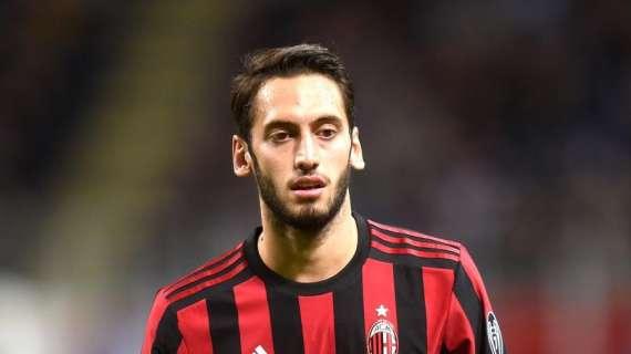 Milan, Calhanoglu spiega i motivi dietro le sue iniziali difficoltà: “Problemi fisici e il modulo di Montella”