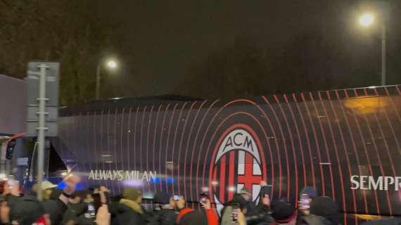 VIDEO MN - Verso l'Atalanta, il pullman del Milan arrivato a San Siro 