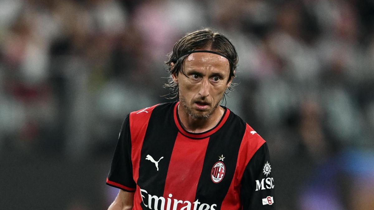 Modric e la decisione di restare ancora al Milan. Romano: "Scelta da milanista vero"