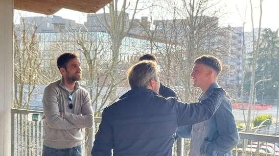 FOTO MN - Fabregas al Vismara per Milan-Real Madrid. Lo spagnolo a colloquio con Jimenez