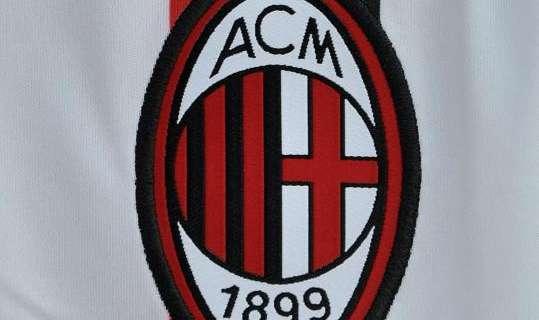 Funerali Simoncelli, delegazione e gonfalone rossonero presenti