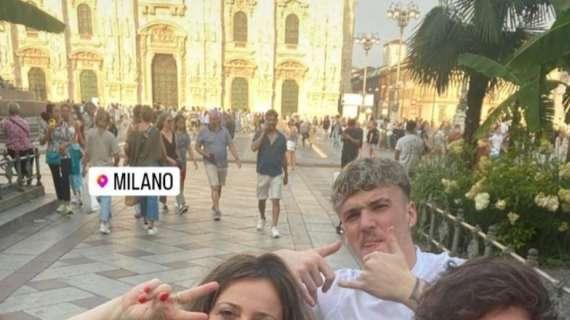 FOTO -  Alejandro Jimenez è arrivato a Milano! Prima tappa: Duomo