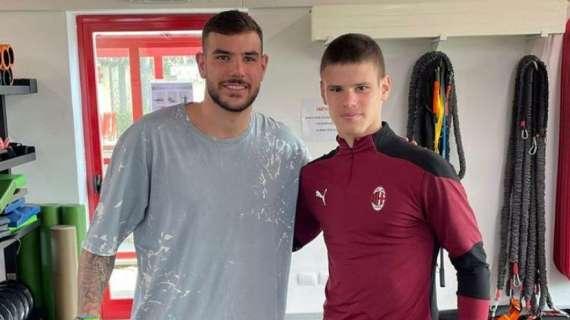 Milanello, Kerkez e gli scatti con Ibrahimovic e Theo Hernandez