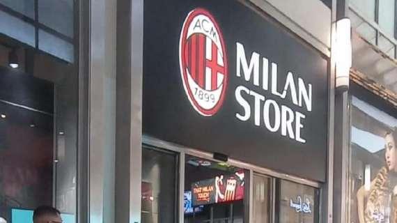 VIDEO MN - Cresce l'attesa per Milan-Chelsea: la coda al Milan Store in Duomo