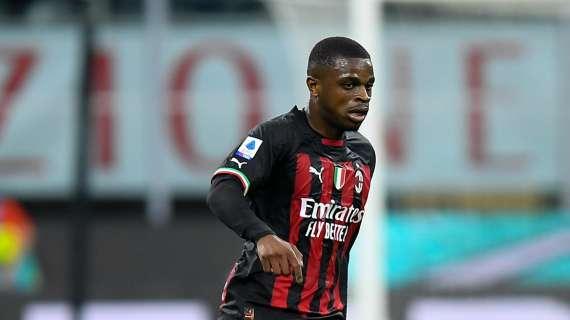 Sky - Milan, piccola lesione al retto femorale della coscia sinistra per Kalulu. Giroud in gruppo anche oggi