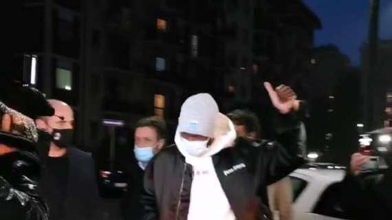 VIDEO MN - Tomori arrivato a Casa Milan: ora la firma sul contratto che lo legherà ai rossoneri