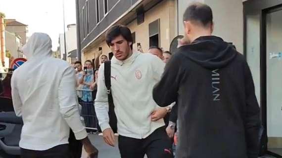 VIDEO MN - Verso Milan-Atalanta: Tonali, Tomori e Bakayoko i primi ad arrivare presso l'hotel del ritiro