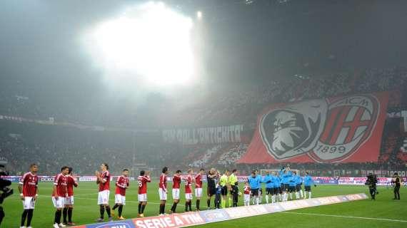 FOTO - Che scatto imperdibile! Guarda le squadre con lo sfondo della Curva Sud