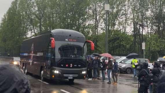 VIDEO MN - L'arrivo del pullman del Milan a San Siro