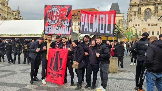 FOTO MN - Presenti a Praga molti Milan Club rossoneri, in attesa del corteo della Curva
