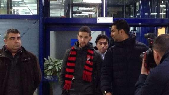 Milan-Taarabt, firmati i contratti
