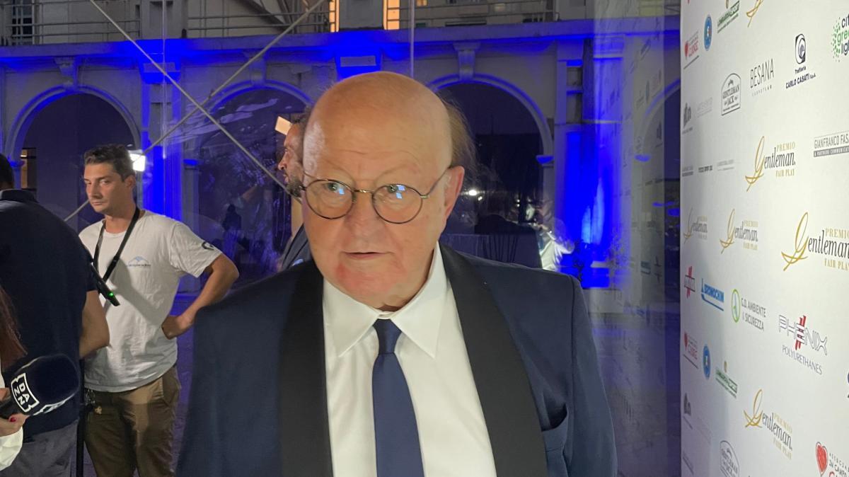 Boldi: "Io tedoforo, ma lo sport è la figa. Altro che neve, amo l’aperitivo”. Escluso dal comitato