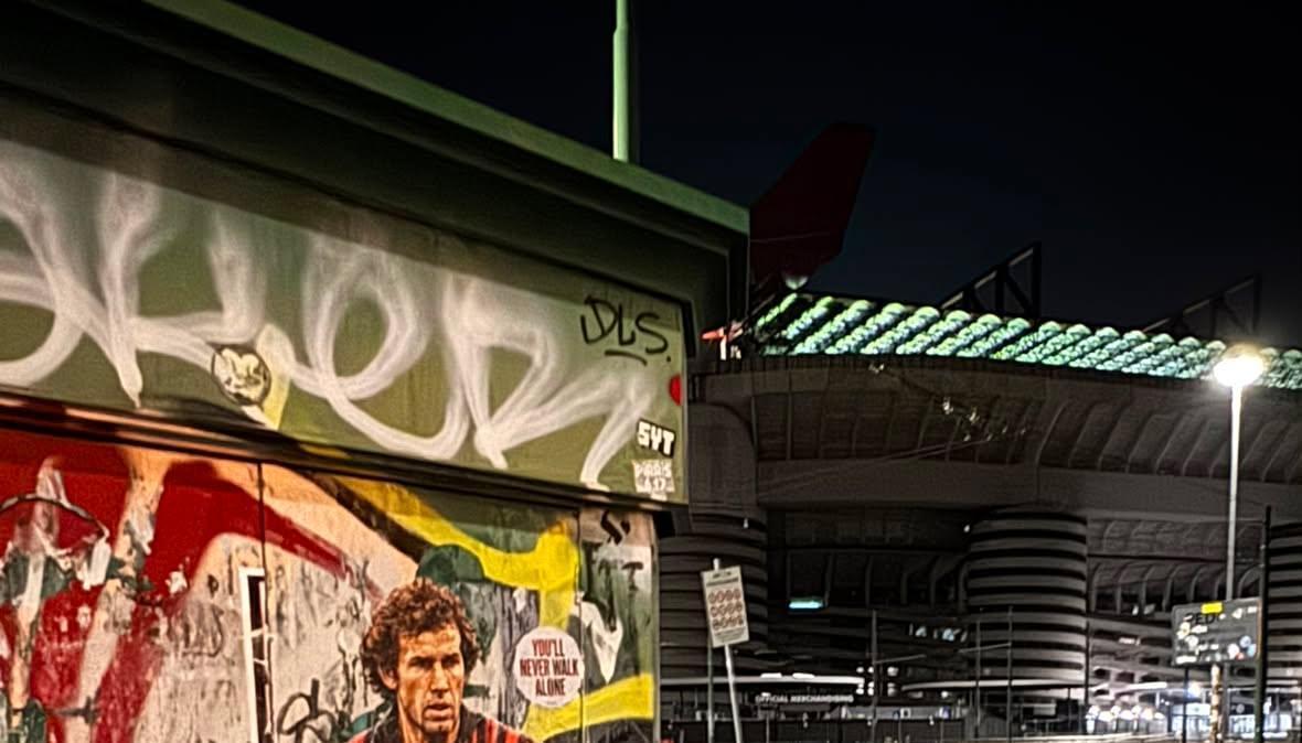 FOTO MN - Un nuovo murale per il Capitano Baresi fuori da San Siro