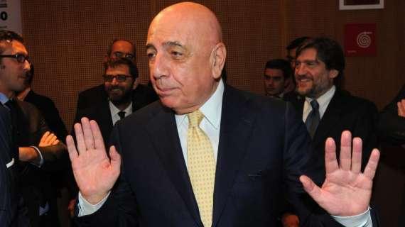 De Sciglio si ferma e il terzino diventa una priorità, ma attenzione ai riempitivi