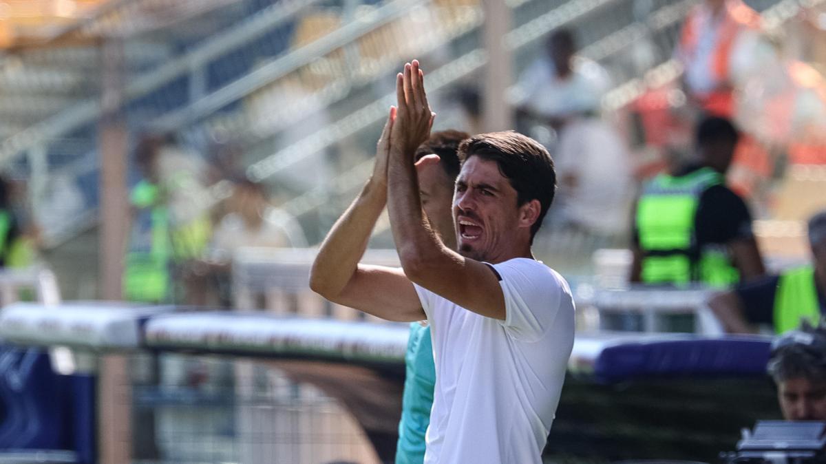 Carlos Cuesta non è più l'allenatore del Parma