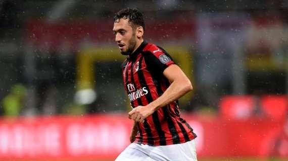 Dal Milan alla Turchia, Calhanoglu si sdoppia: diverso palcoscenico, stesso (altissimo) rendimento