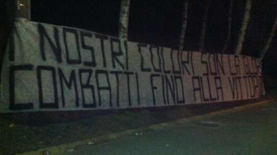 LIVE MN - La Curva Sud: "Le pulci non le temiamo, le schiacciamo". Nocerino l'unico che canta il suo coro (FOTO)