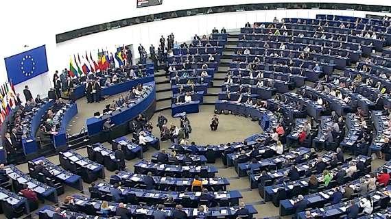 Il Parlamento Europeo contro la FIFA: accuse di corruzione e morti sul lavoro per Qatar 2022