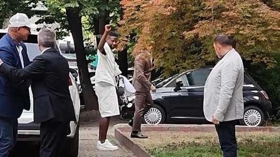 VIDEO MN - Origi è arrivato alla clinica La Madonnina per le visite mediche con il Milan
