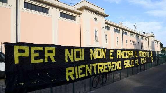Sampdoria, striscione della tifoseria: "Per noi non è ancora il momento. Rientreremo al 100%"