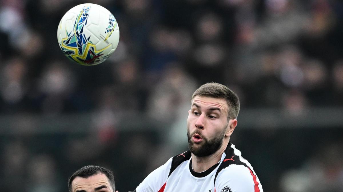 Cremonese-Milan 0-2, voti e pagelle: Pavlovic non molla mai, Leao croce e delizia. Pulisic, che succede?