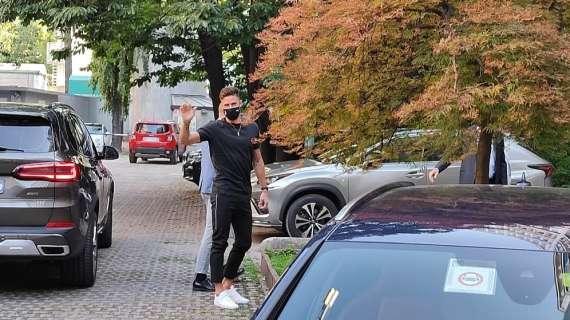 VIDEO MN - Giroud è arrivato alla clinica La Madonnina per le visite mediche. Il francese: "Forza Milan!"
