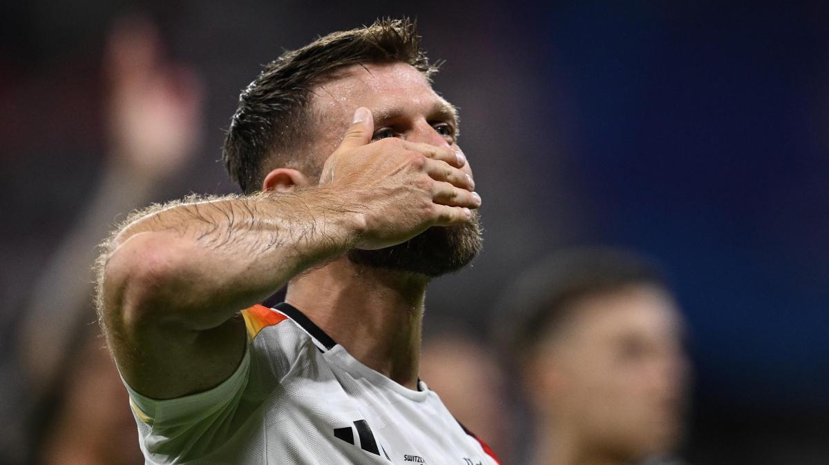 Bobo Vieri: "Sapete quanta pressione avrà il nuovo attaccante del Milan?"