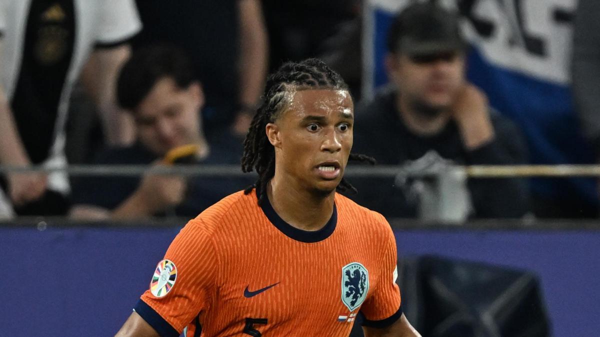 Milan-Aké, Romano: "Al momento il City non apre alla partenza dell'olandese"