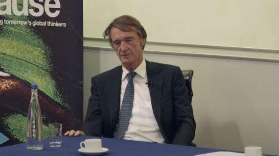 Lo United di Ratcliffe "invita" i dipendenti a licenziarsi per abbassare i costi mentre viene raccontato che 15 milioni di commissioni non sarebbero un problema