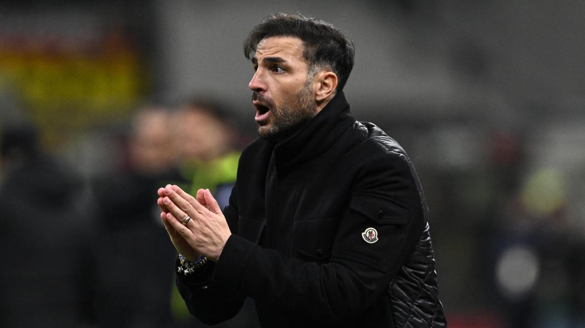 Due collaboratori di Fabregas squalificati per un turno per "aver contestato l'arbitro generando un clima di tensione" e per "aver discusso con Allegri"
