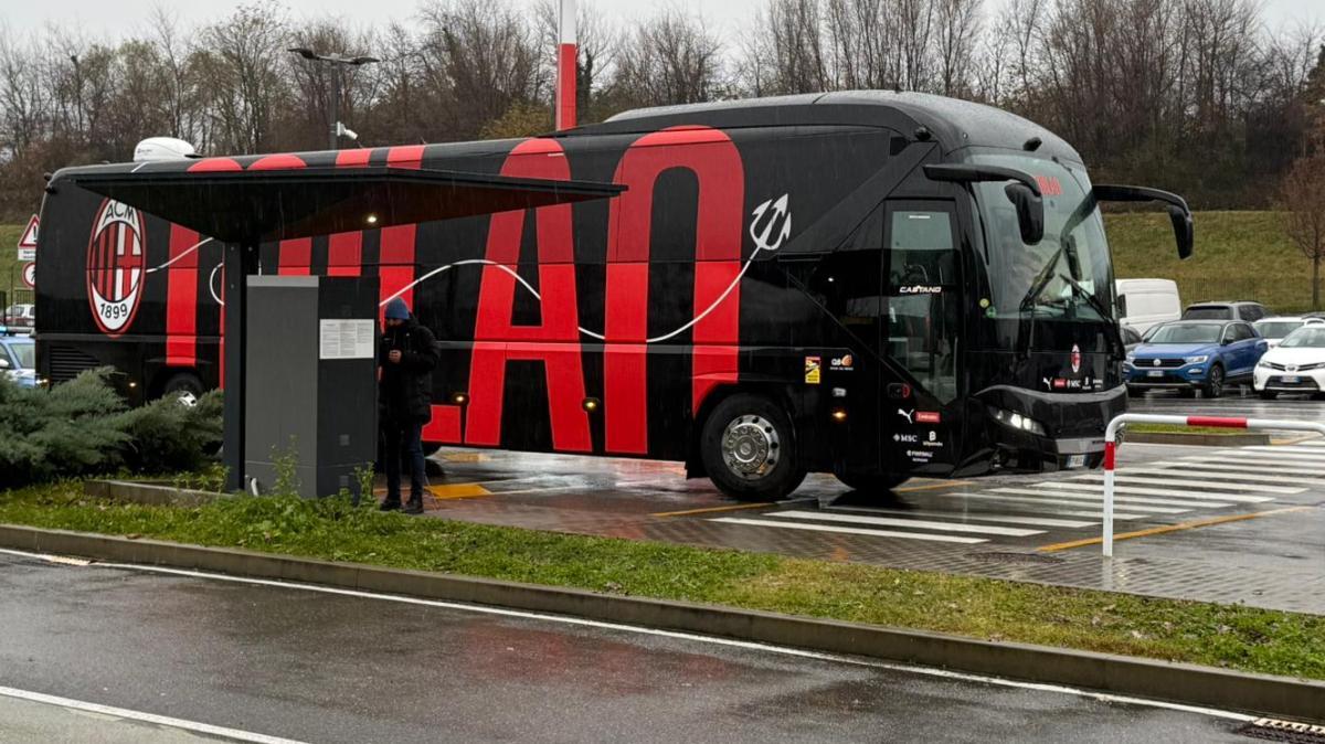 VIDEO MN - Arrivato il pullman del Milan al Mapei Stadium