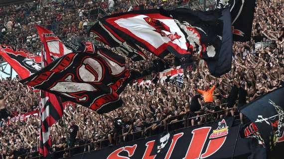 San Siro: parte "L'amour toujours" ed è subito: "Co-come mai, la Champions League tu non la vinci mai"