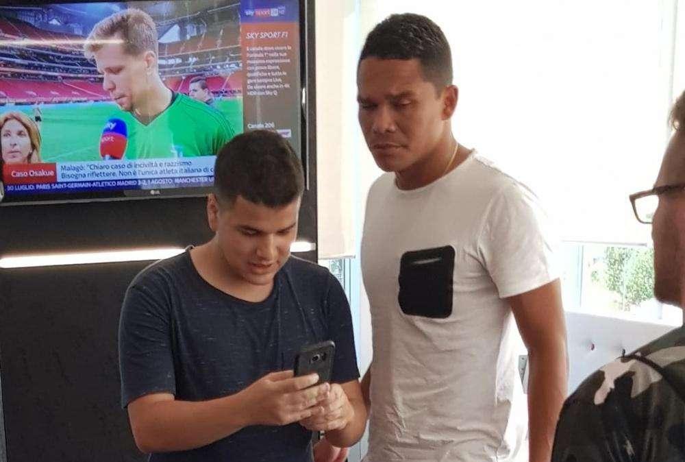 FOTO MN - Arrivato Carlos Bacca a Casa Milan