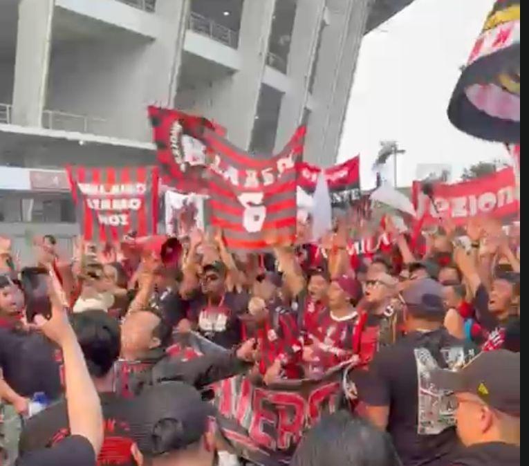 VIDEO MN - Grande entusiasmo dei tifosi rossoneri indonesiani prima dell'amichevole col Chelsea