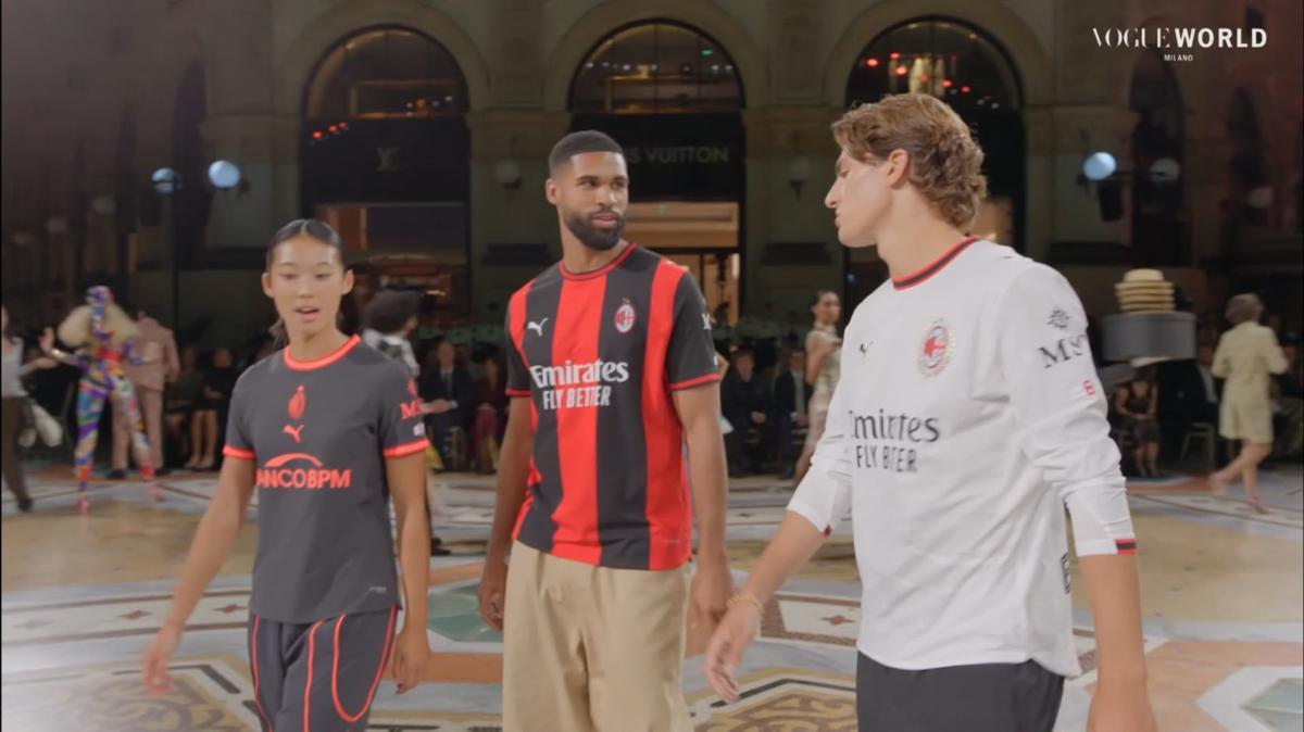 VIDEO MN - La sfilata di Loftus, Ossola e Hu alla Vogue World in Galleria Vittorio Emanuele