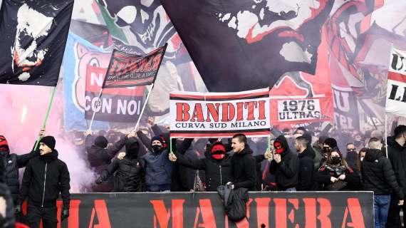 Giudice sportivo, 5mila euro di multa al Milan per lancio di petardi e bengala 