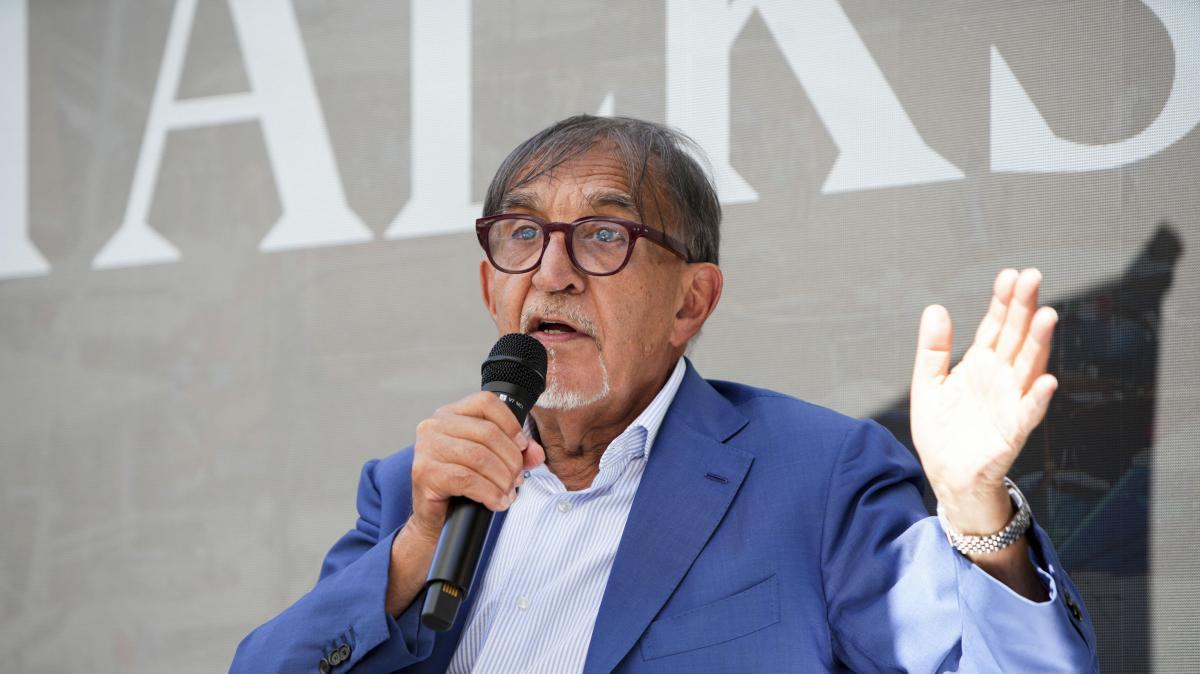 Il presidente del Senato La Russa attacca i tifosi della Juve che hanno voltato le spalle a Mazzola