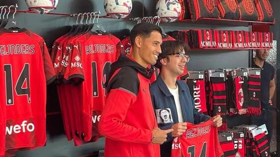 VIDEO MN  - Meet&Greet, Reijnders incontra i tifosi a Casa Milan: centinaia di rossoneri ad attendere l'olandese