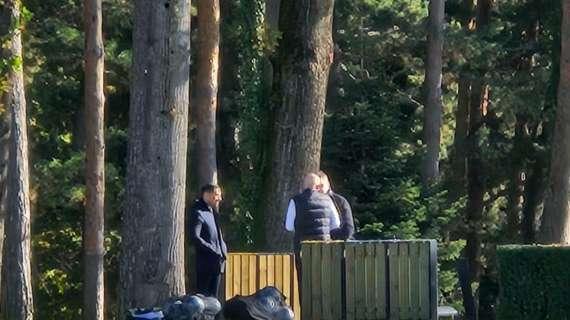 FOTO MN - Milanello, colloquio Moncada-Pioli prima dell'allenamento 