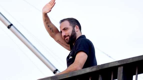 CorSera - Delirio in piazza Duomo, è un Milan dimensione Higuain: la stella che non c’era adesso c’è