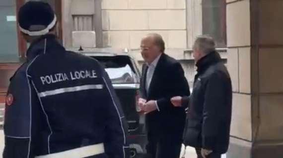 FOTO MN - L'arrivo di Scaroni in Comune: iniziato il vertice-stadio con Sala e l'Inter