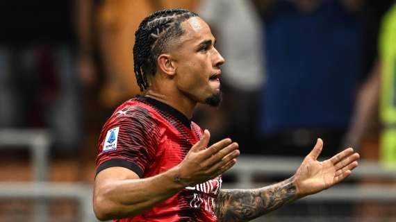 MN - Milan, Okafor in gruppo. Personalizzato sul campo per Jovic e Loftus-Cheek