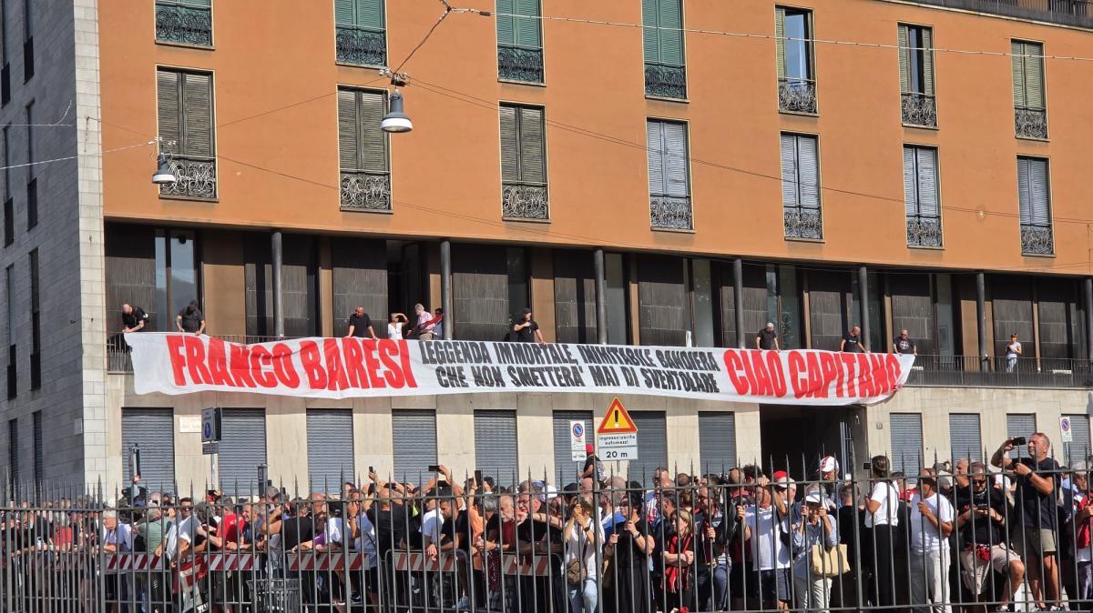Lo Curva per Baresi: "Inimitabile bandiera che non smetterà mai di sventolare"