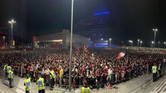 FOTO MN - Cresce l'attesa a Casa Milan, presente anche la famiglia Singer