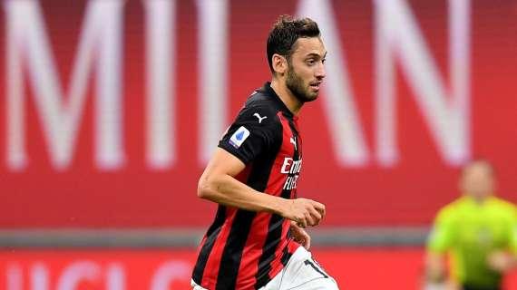Tuttosport - Rinnovo Calha: parti distanti, il suo agente chiede 7 mln all'anno. Il Milan aspetta un segnale dal turco