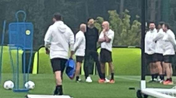 VIDEO MN - Ibra a colloquio con Pioli e Murelli a bordocampo